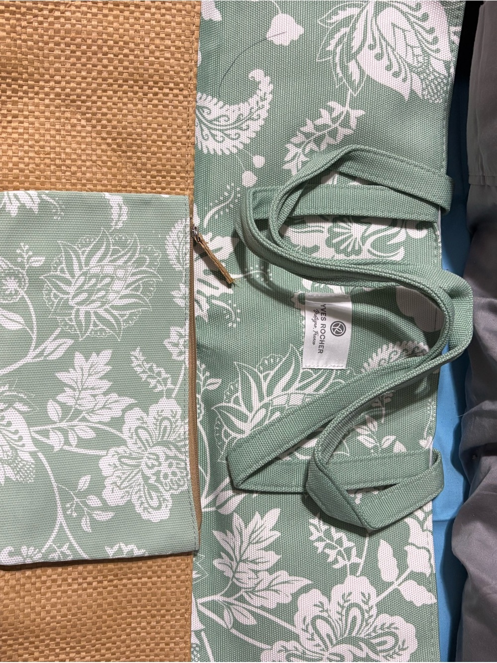 Yves Rocher Seafoam Green and White Floral Tote